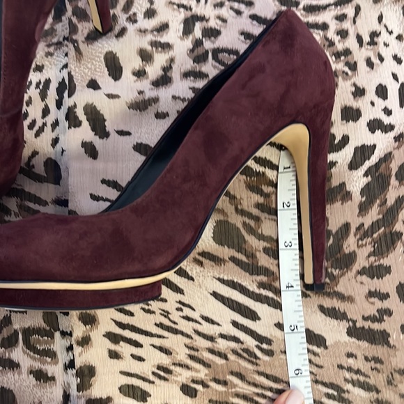 LORD + TAYLOR   |  424 FIFTH  |  BURGUNDY SUEDE 4” LADIES PUMP - Picture 7 of 7